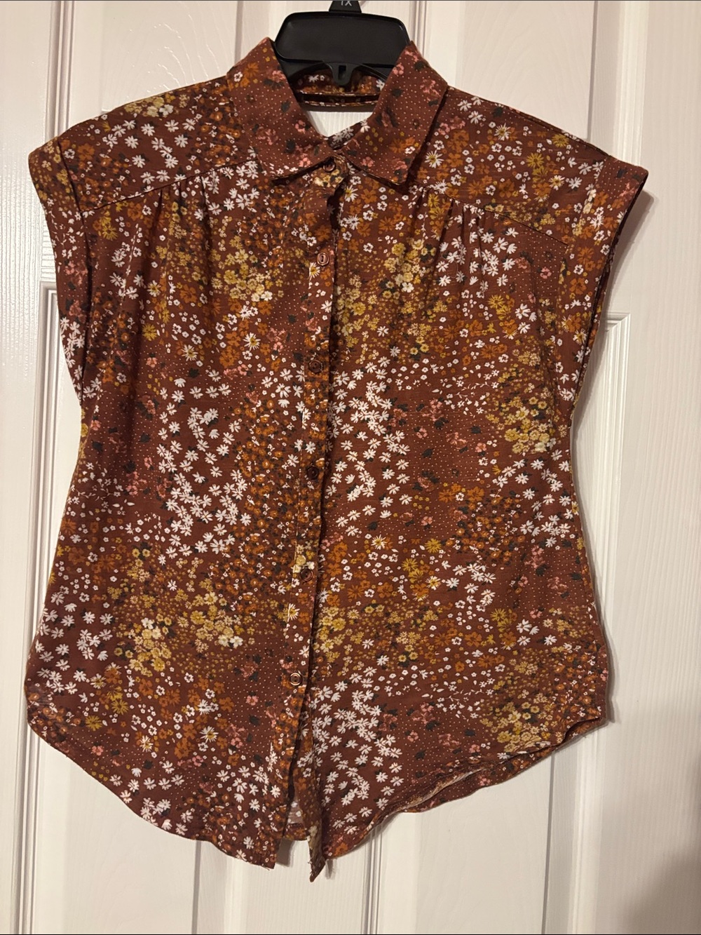 No boundaries Brown Floral Cap-Sleeve Button-Up Top size small (3-5)